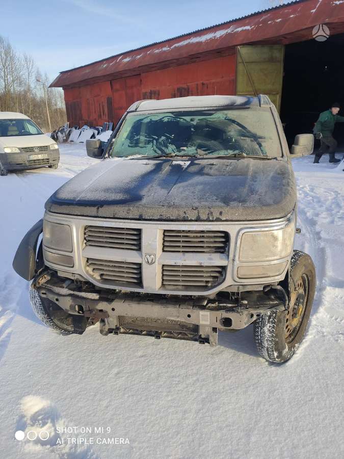 Dodge Nitro dalimis