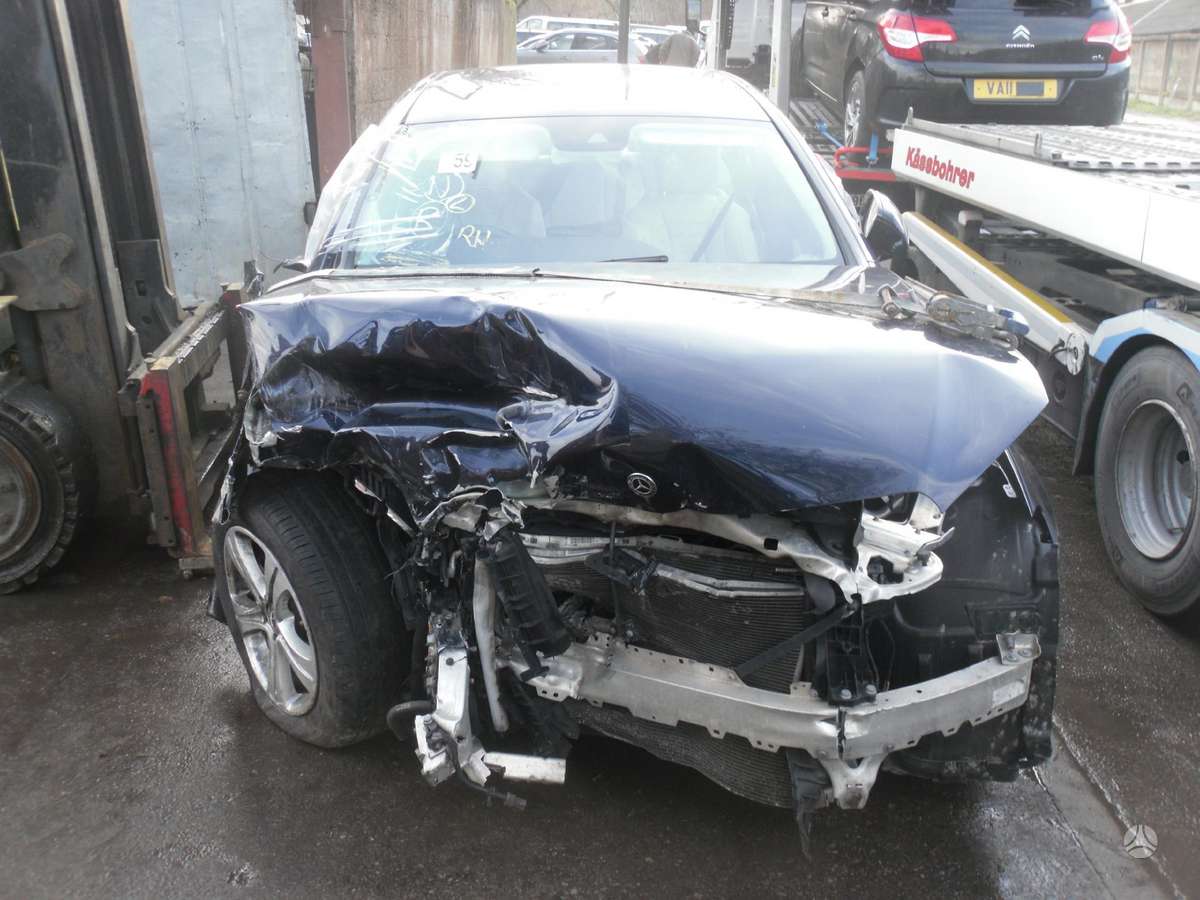 Mercedes-Benz E220 for parts