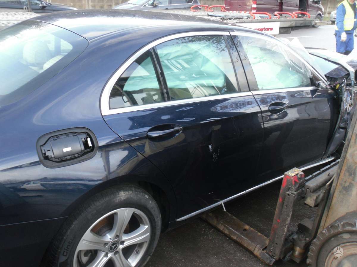 Mercedes-Benz E220 for parts