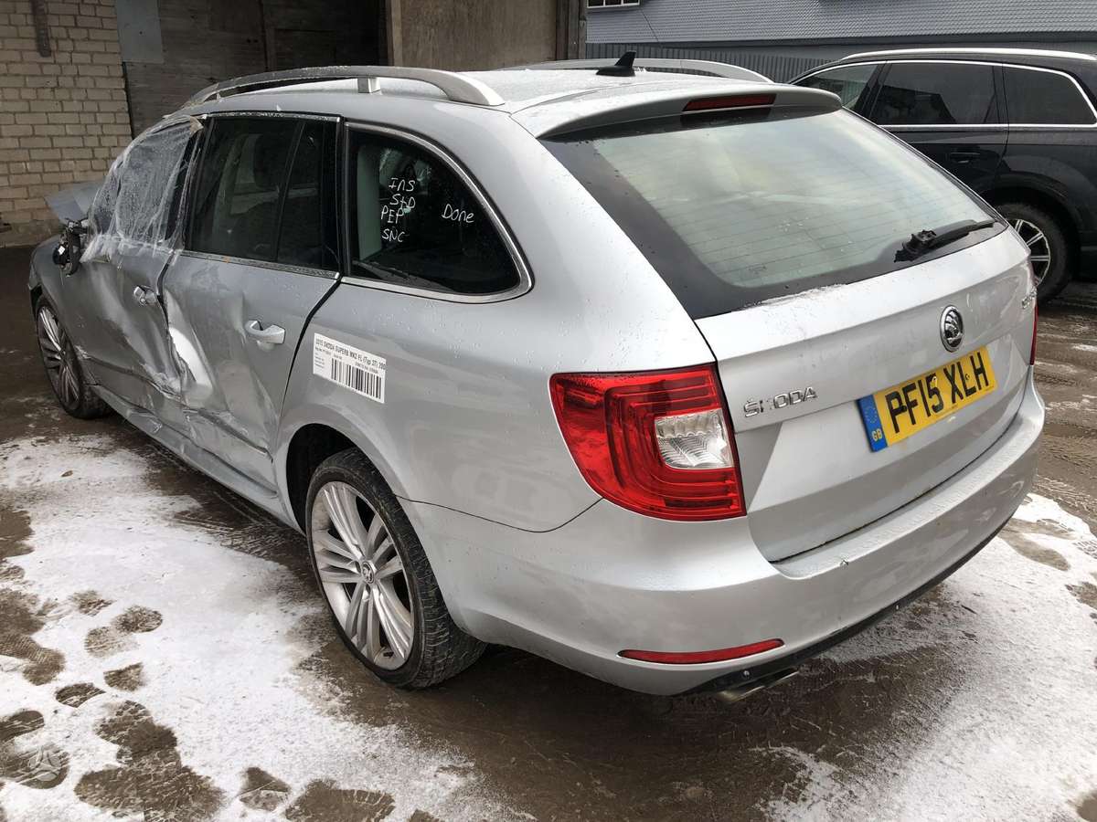 Skoda Superb rezerves daļās. Dalimis