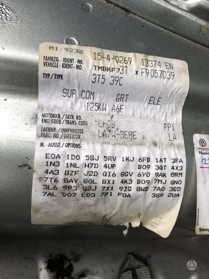 Skoda Superb rezerves daļās. Dalimis
