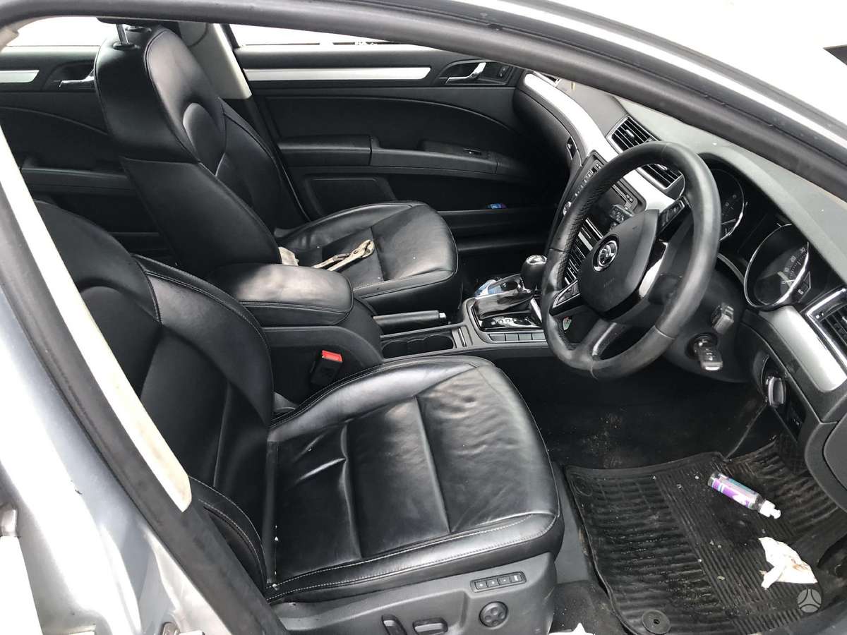 Skoda Superb rezerves daļās. Dalimis
