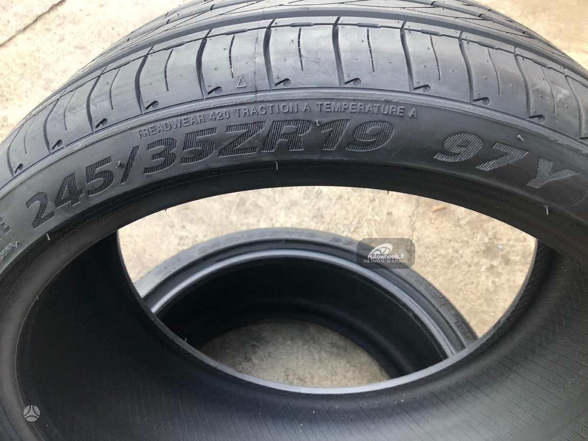 Zeta Alventi, summer 245/35 R19