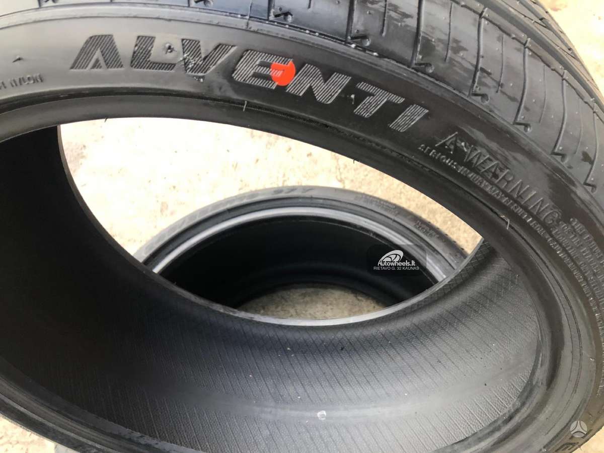 Zeta Alventi, summer 245/35 R19