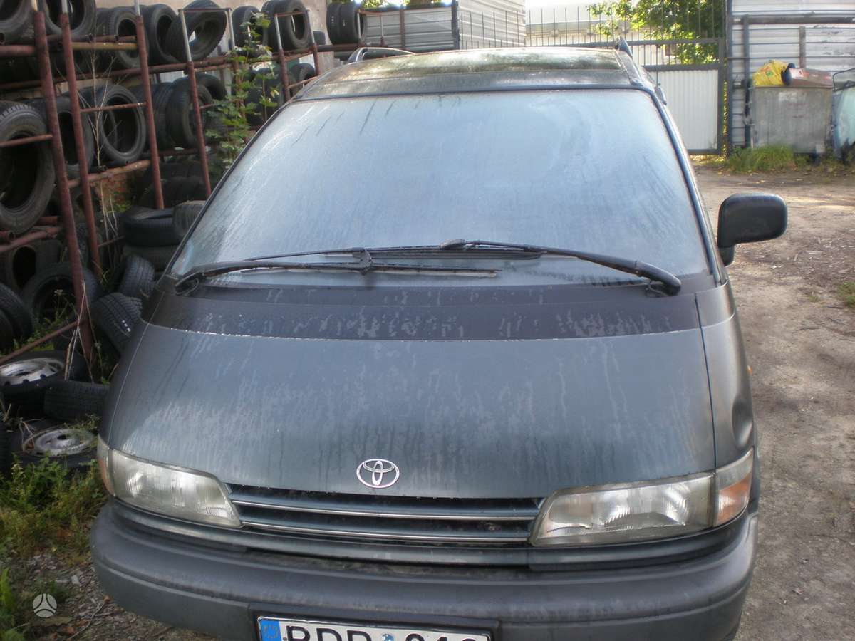 Toyota Previa dalimis. Motora netu