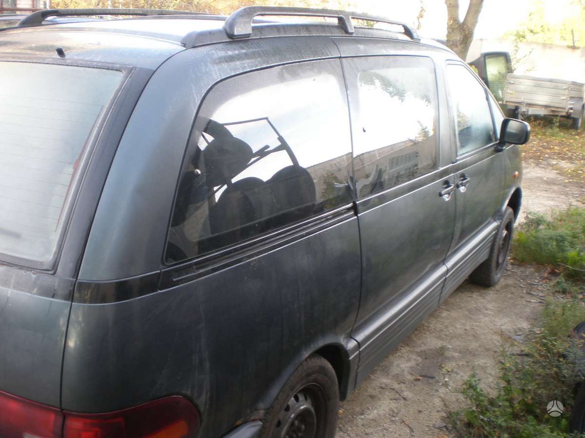 Toyota Previa dalimis. Motora netu