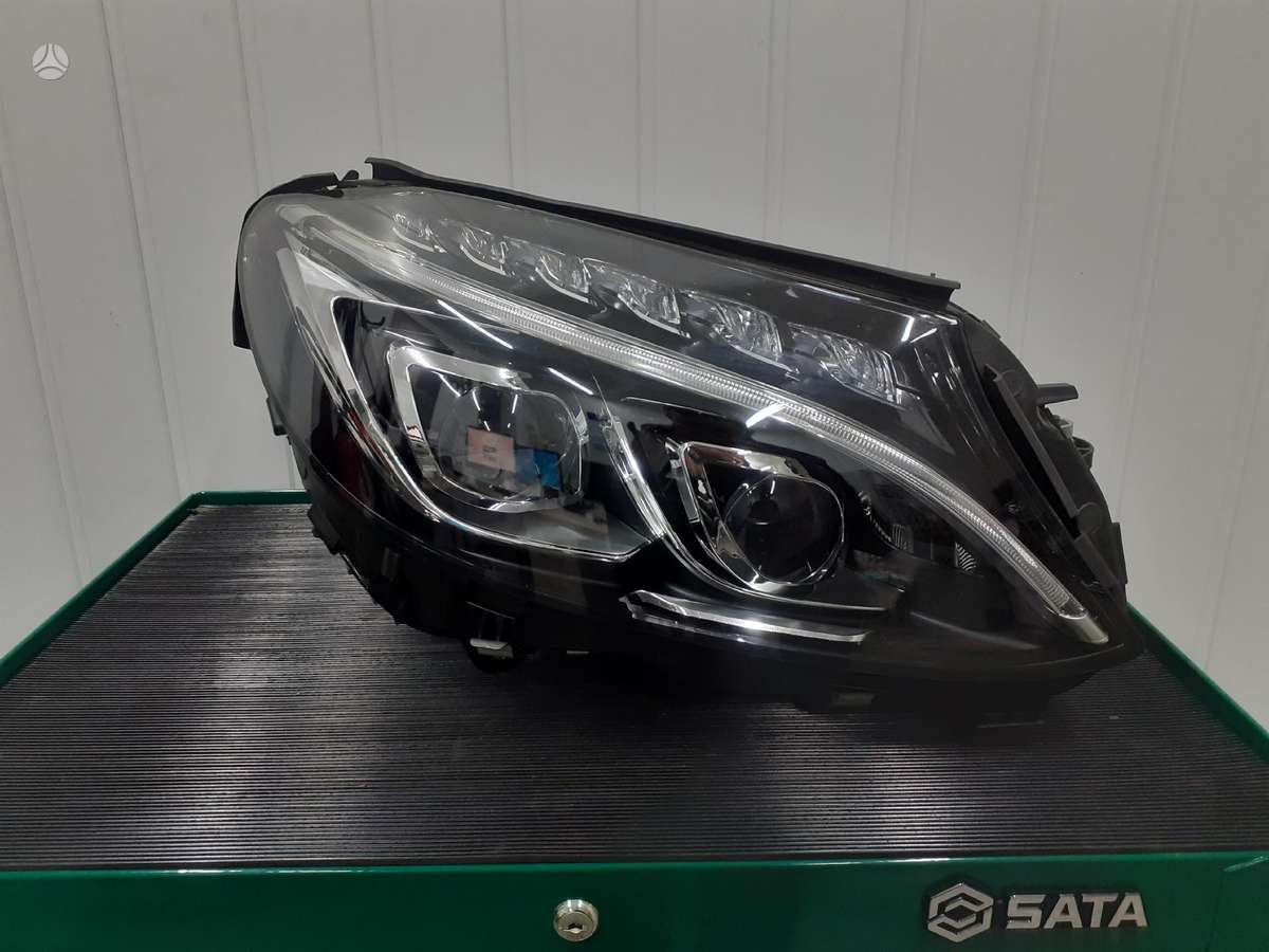 Mercedes-Benz C klasė lights