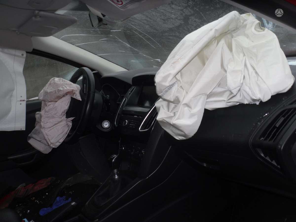 Ford Focus dalimis
