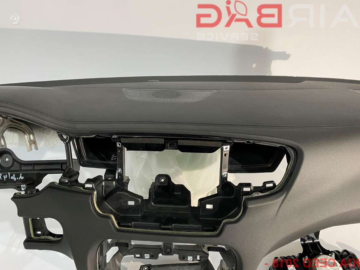 Kia Ceed airbags, seat belts
