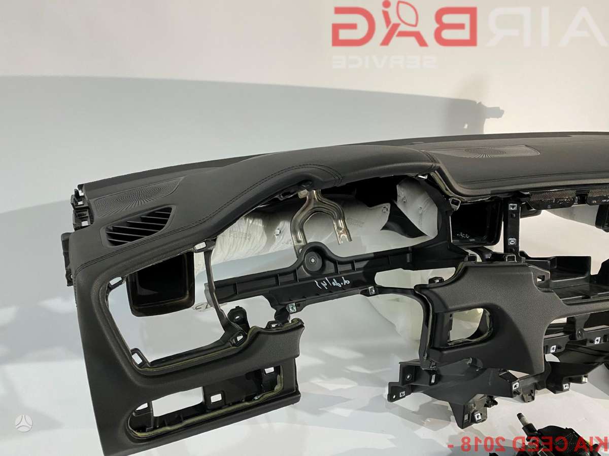 Kia Ceed airbags, seat belts