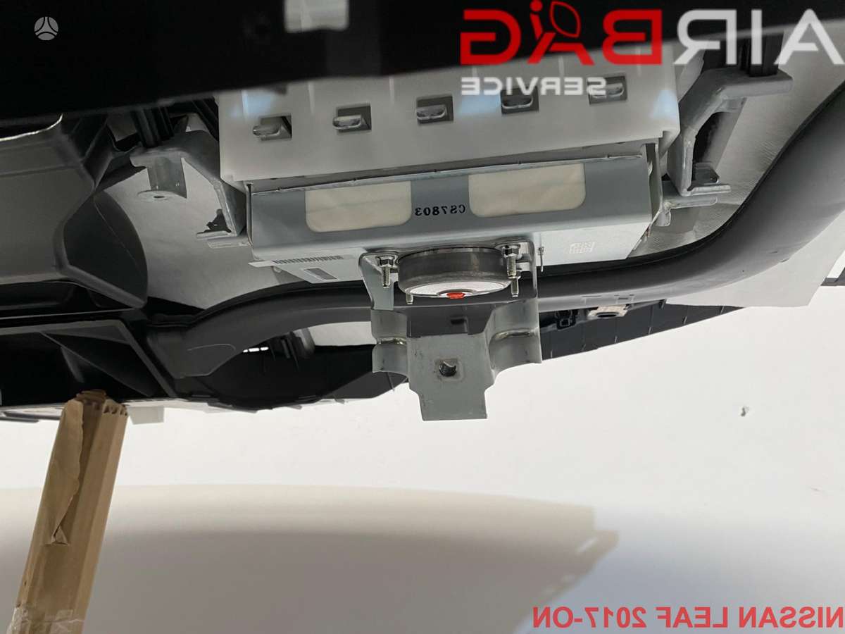 Nissan Leaf panelė, oro pagalvės, saugos diržai
