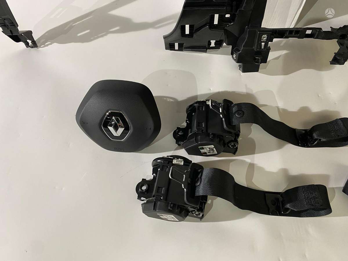 Renault Captur panelė, oro pagalvės, saugos diržai