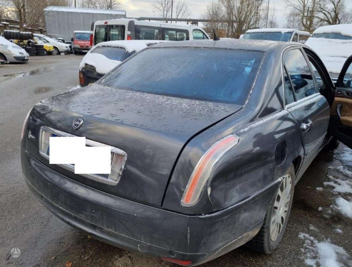 Lancia Thesis dalimis