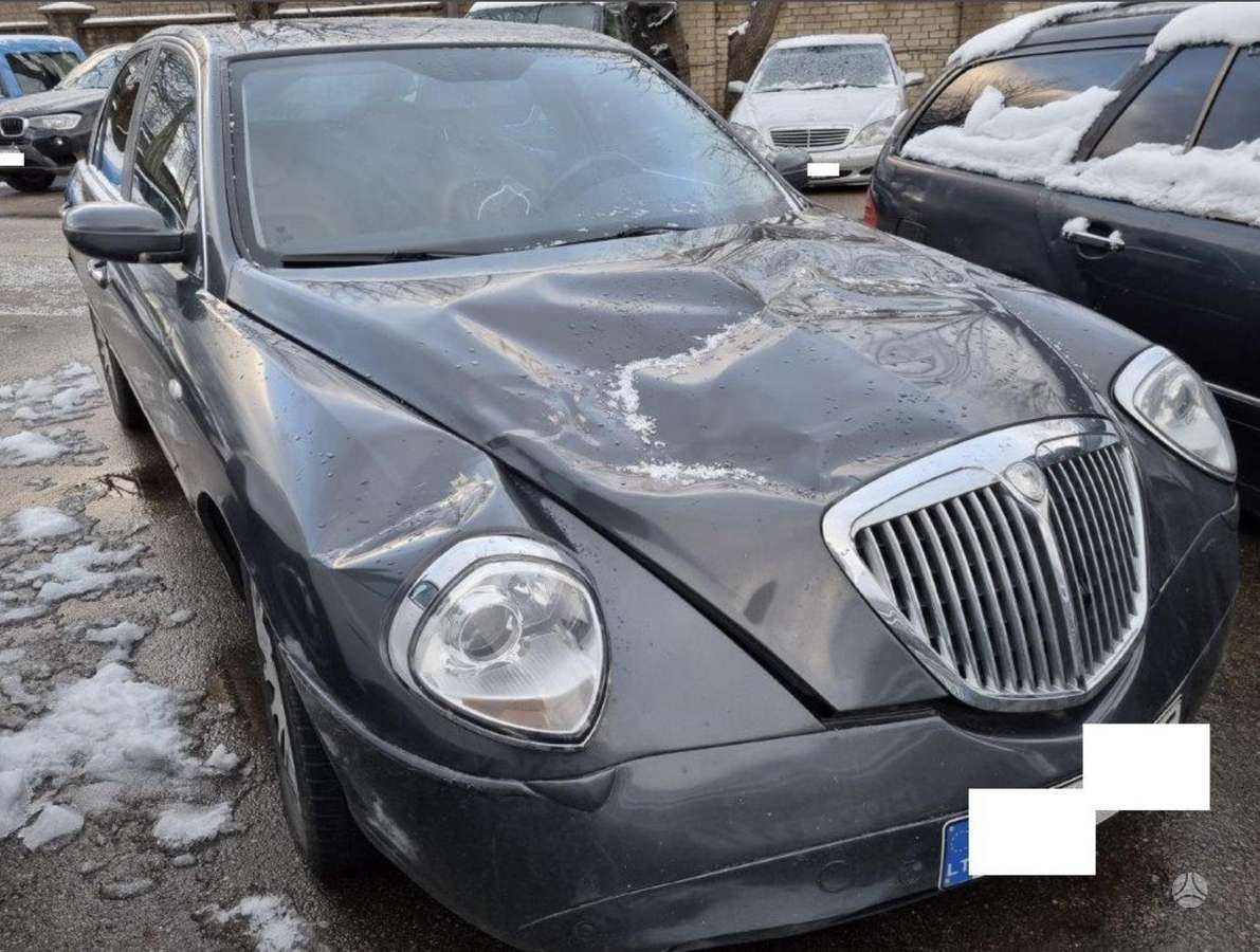 Lancia Thesis dalimis