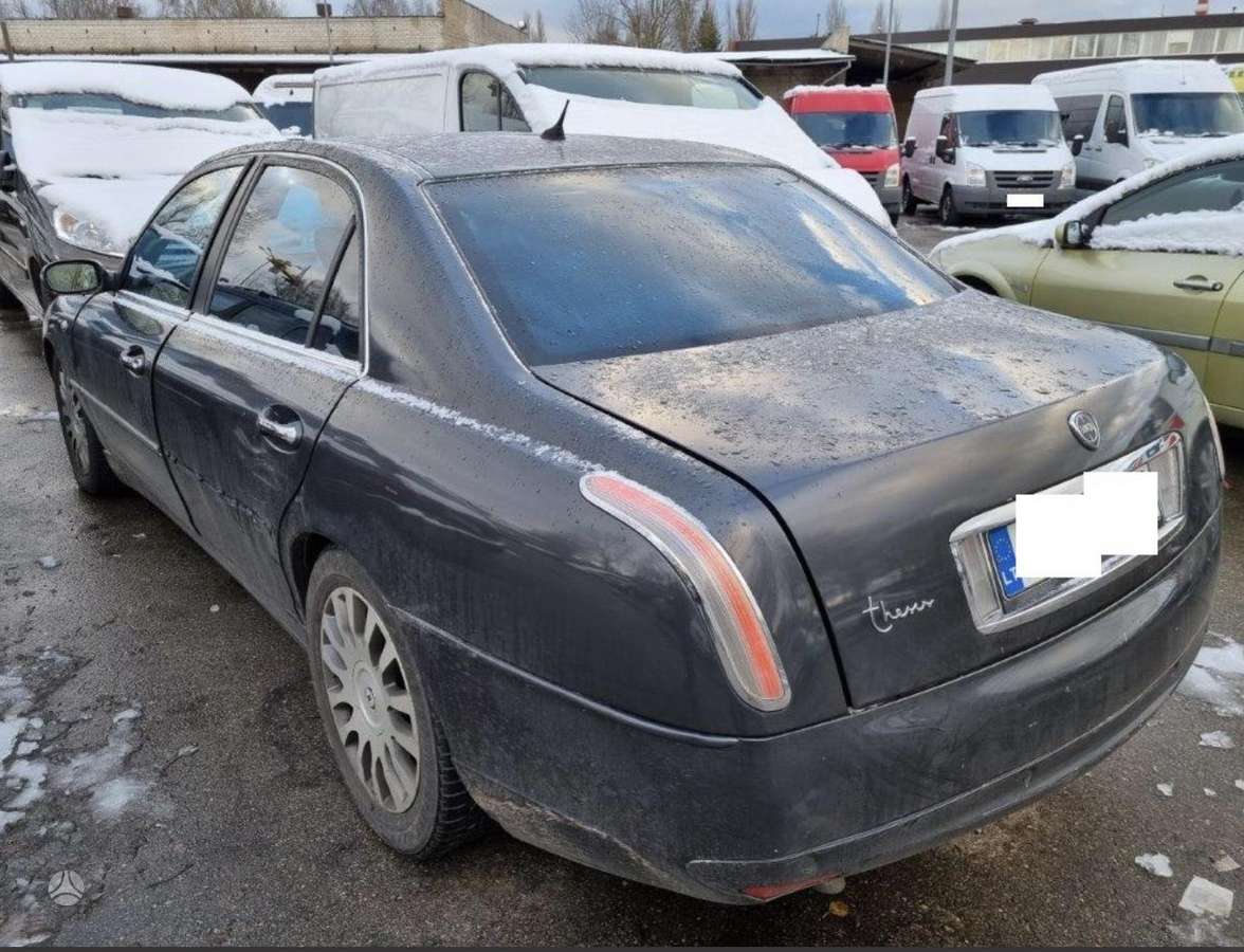 Lancia Thesis dalimis