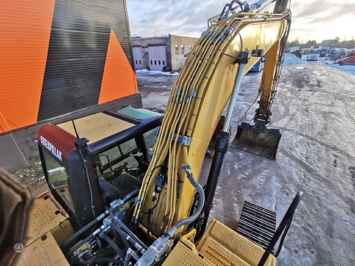Caterpillar 323 D, ekskavatoriai