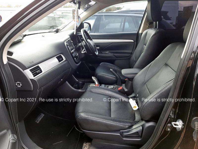 Mitsubishi Outlander Visas auto ardomas dalimis plug in
