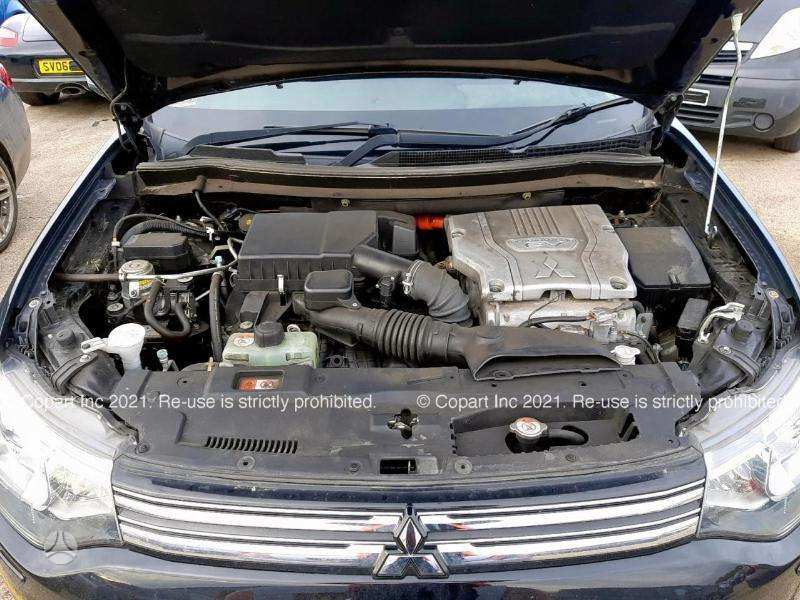 Mitsubishi Outlander Visas auto ardomas dalimis plug in