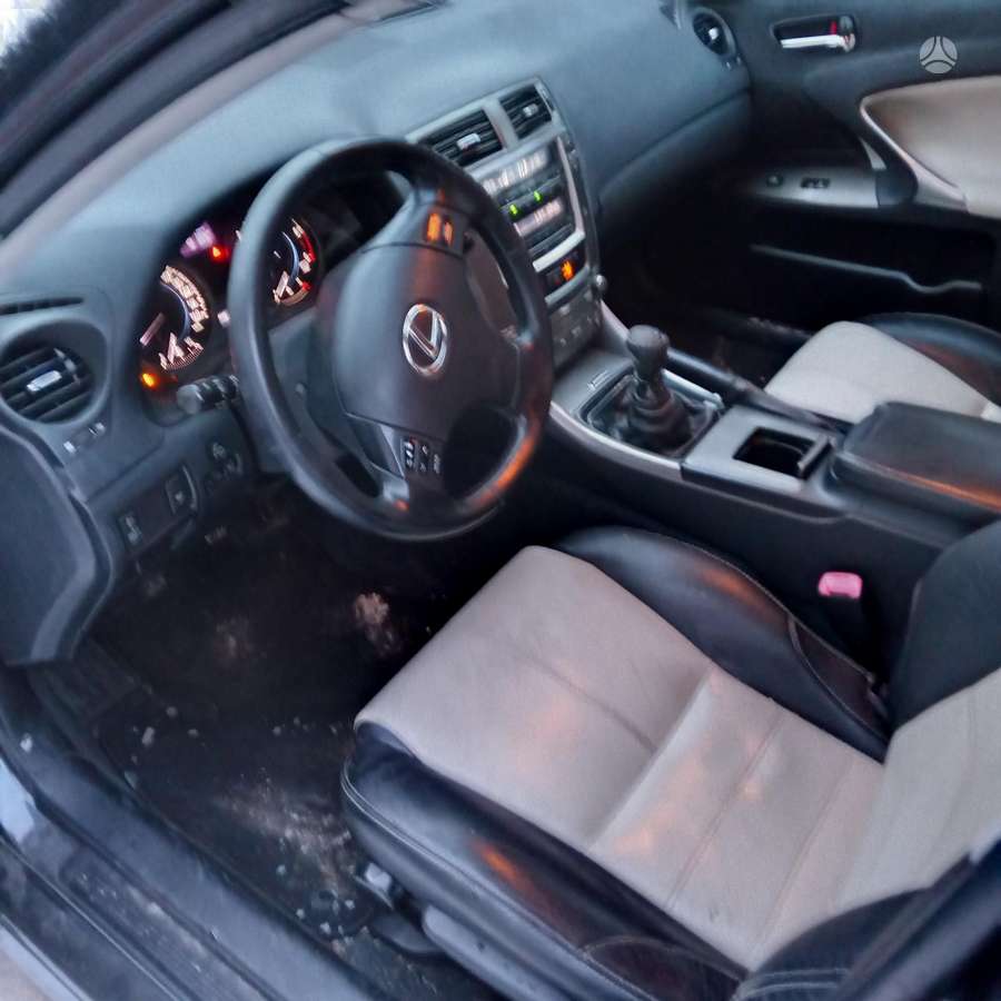 Lexus IS 220