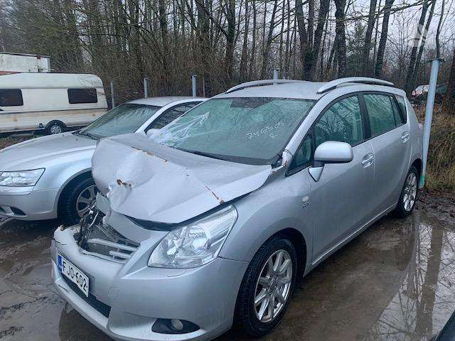 Toyota Verso dalimis