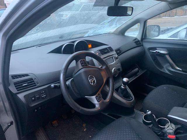 Toyota Verso dalimis