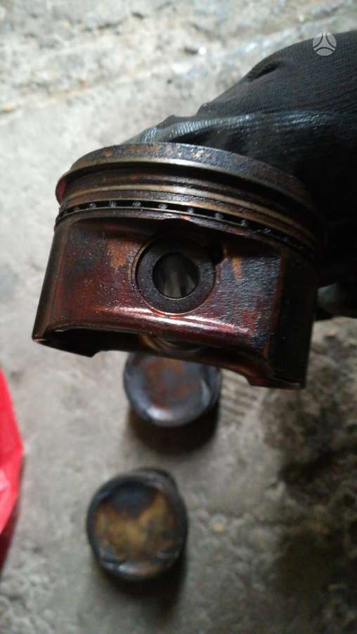 Mercedes-Benz C180, 271, pistons