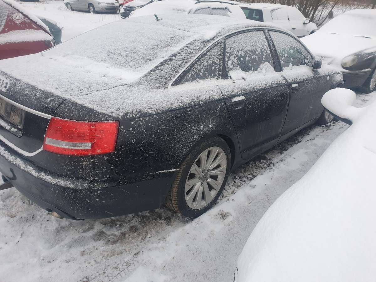 Audi A6 dalimis. Orine pakaba