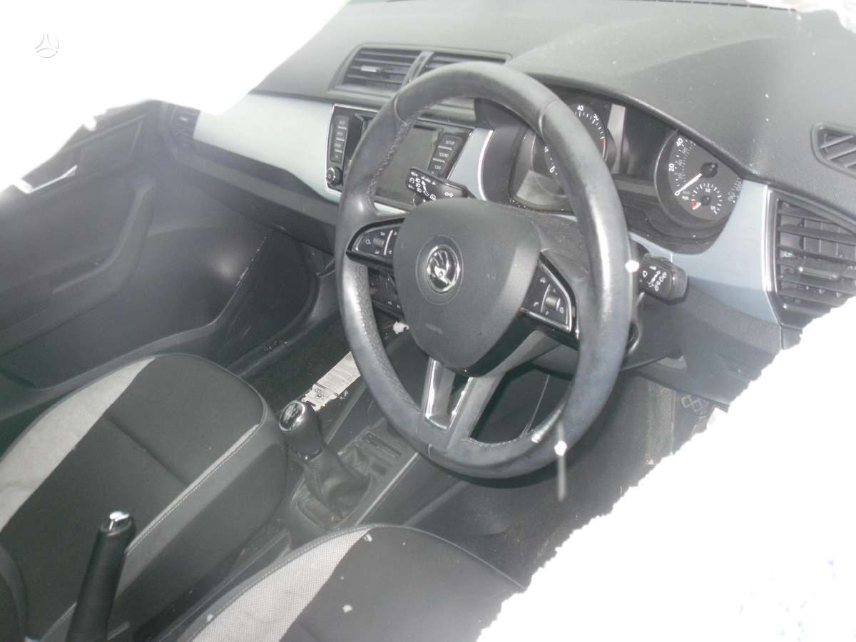Skoda Fabia dalimis