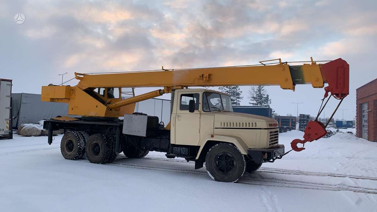 Kraz 250, crane