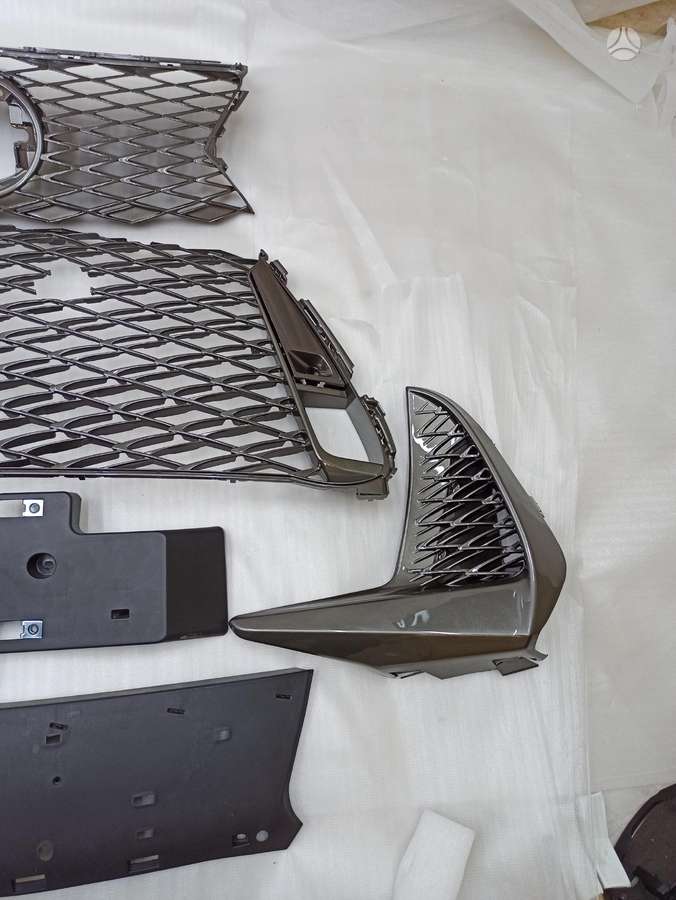 Lexus IS klasė body parts