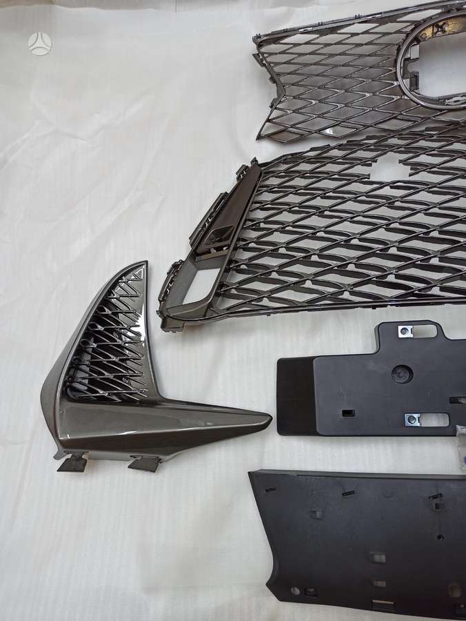 Lexus IS klasė body parts