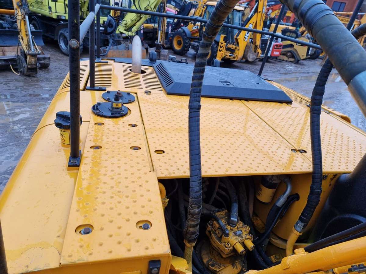 JCB JS220LC, ekskavatori