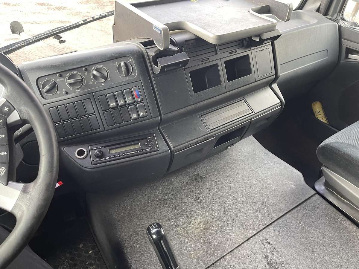 MAN TGL12.250, dropside with curtains
