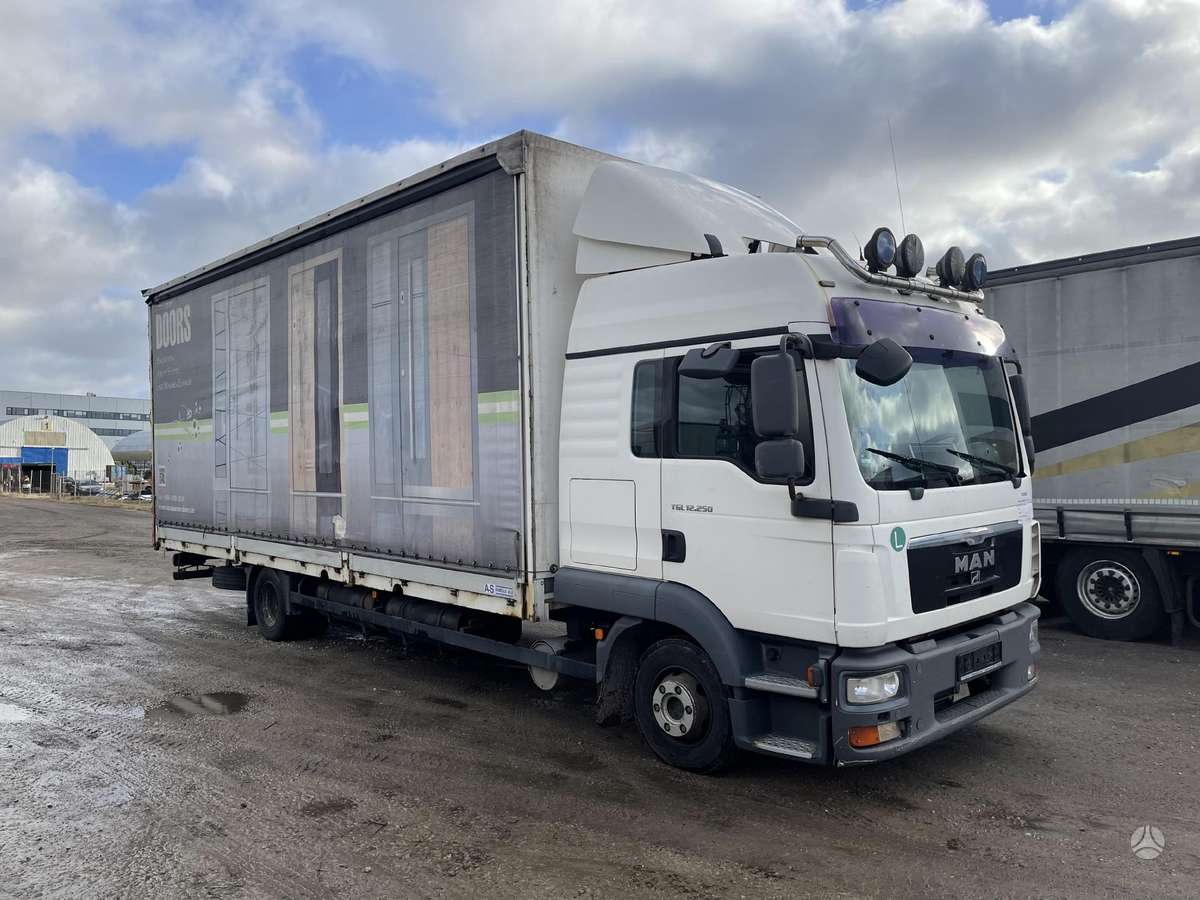 MAN TGL12.250, dropside with curtains