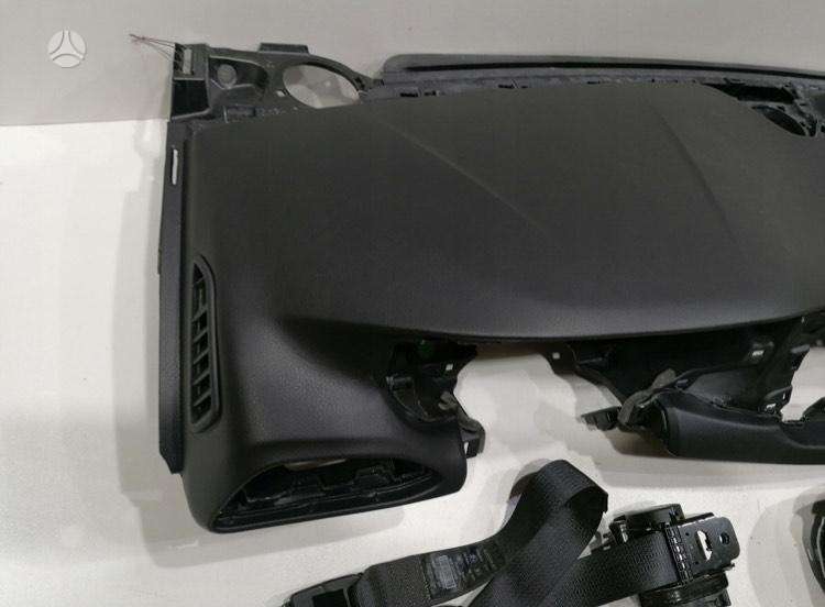 Chrysler Pacifica panelė, oro pagalvės, saugos diržai