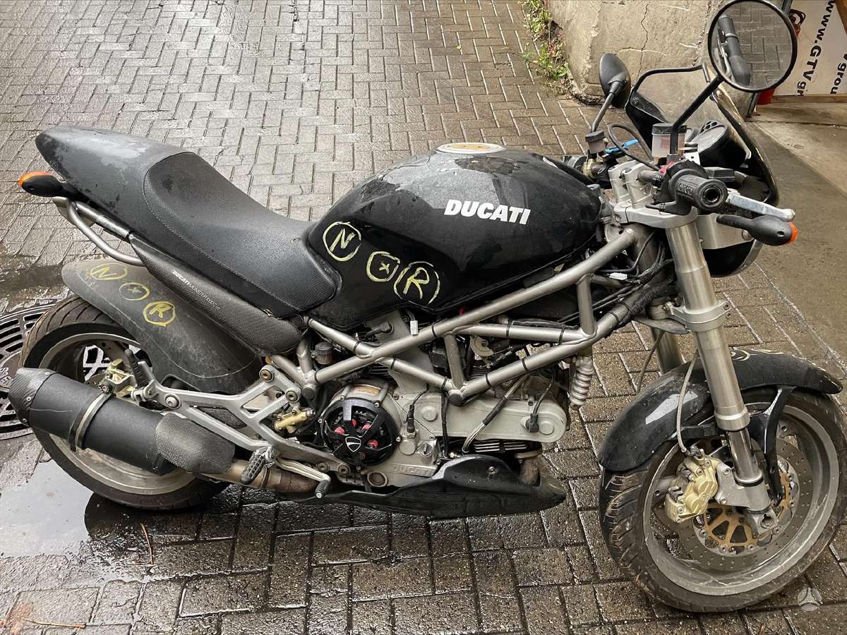 Ducati Monster, street / classic