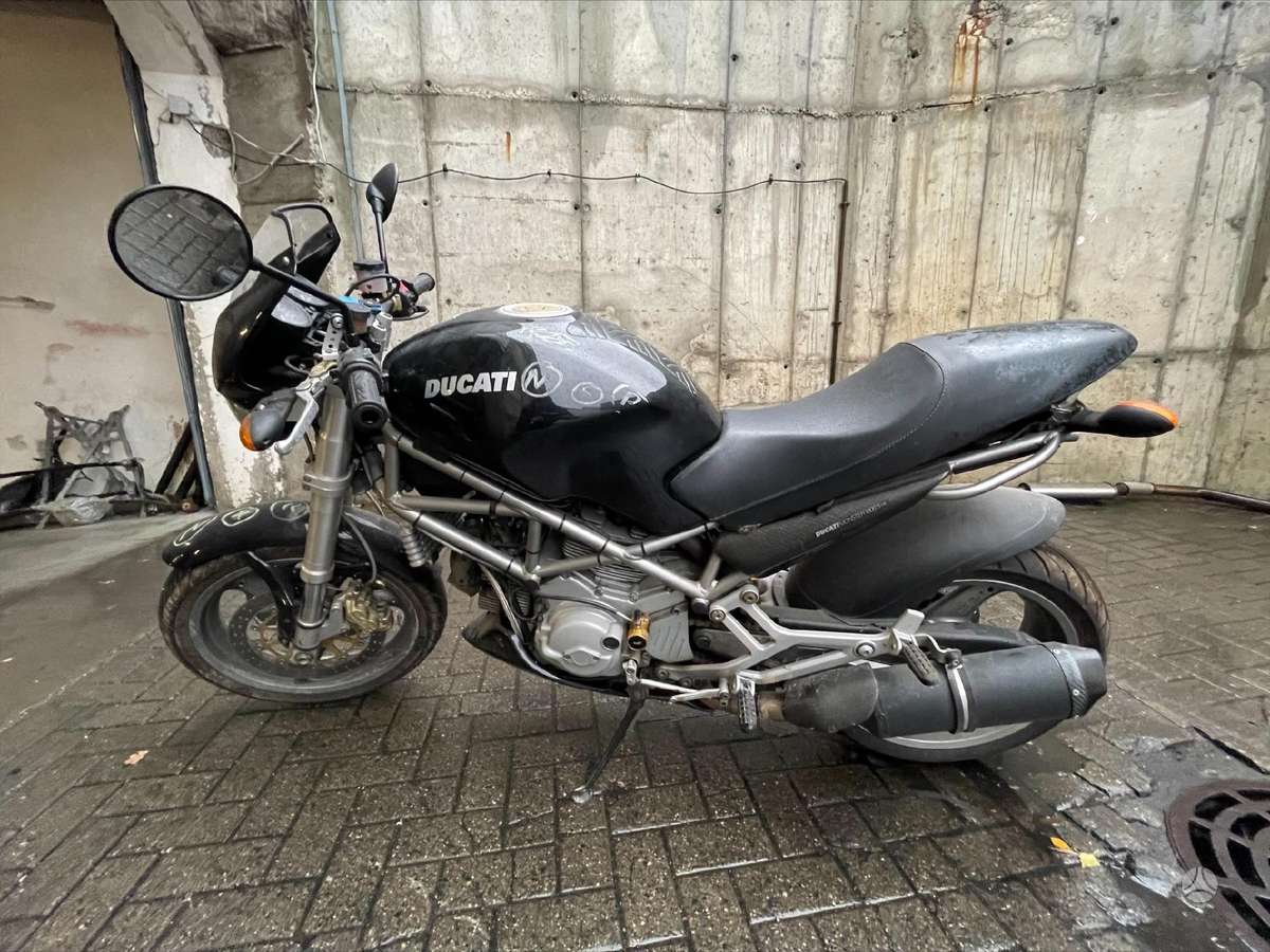 Ducati Monster, street / classic