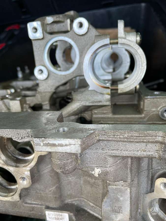 BMW 5 serija, N52B30, cylinder head