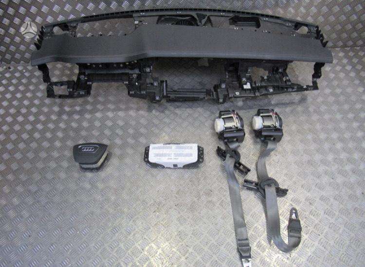 Audi A8 panelė, oro pagalvės, saugos diržai