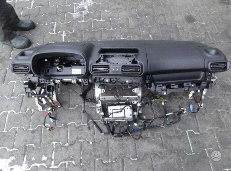 Opel Combo panelė, oro pagalvės, saugos diržai