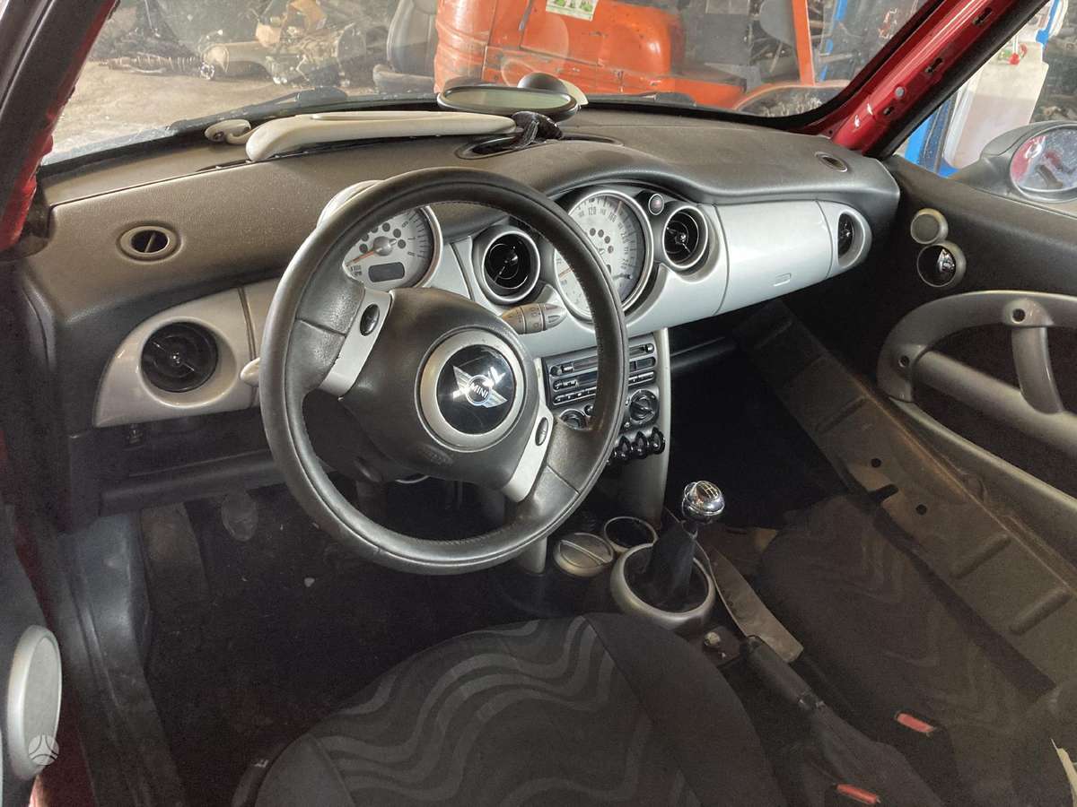 Mini Cooper dalimis
