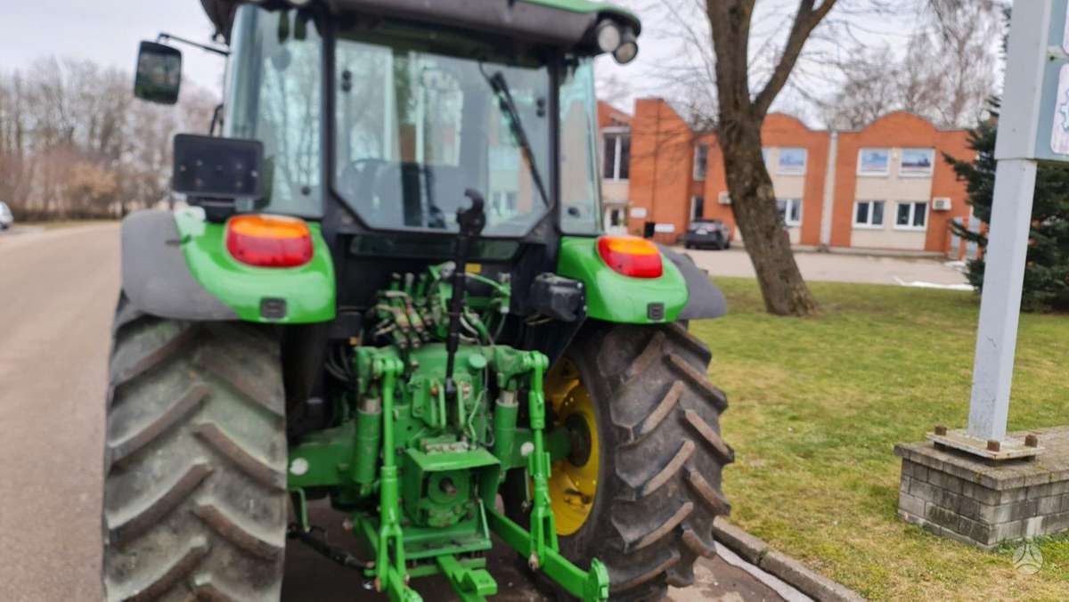 John Deere 5820, tractors