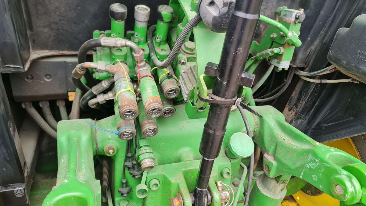 John Deere 5820, traktoriai