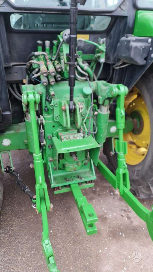 John Deere 5820, traktori