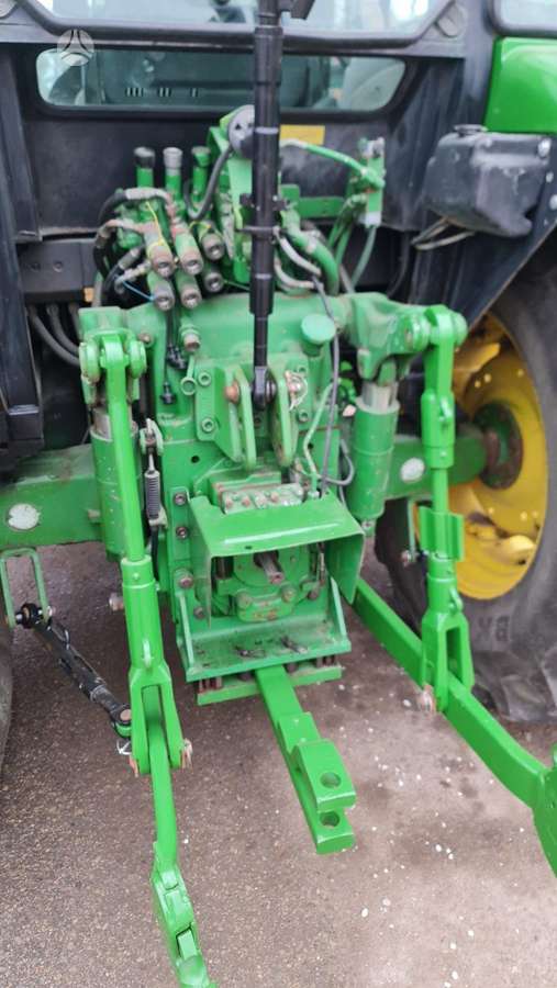 John Deere 5820, traktoriai