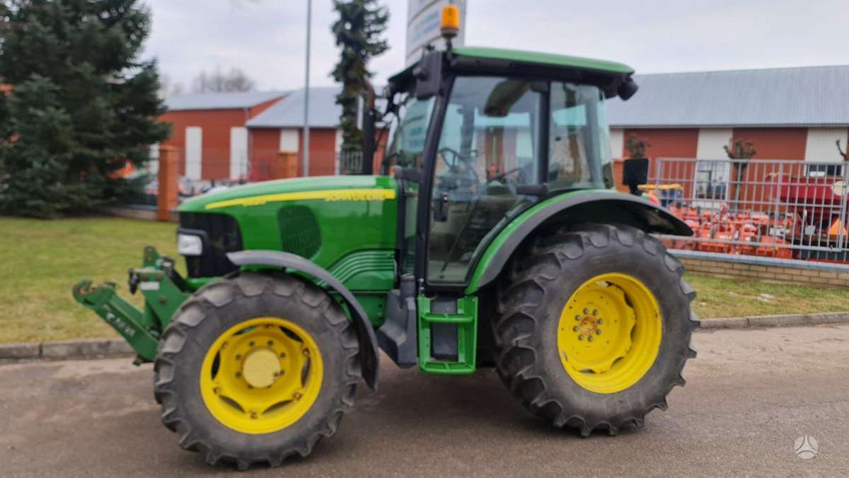 John Deere 5820, tractors