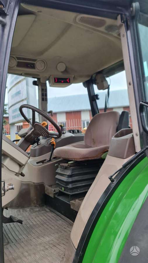 John Deere 5820, traktori