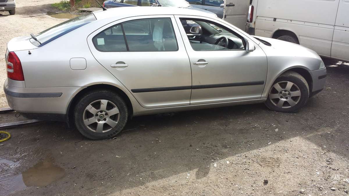 Skoda Octavia Masina dalimis