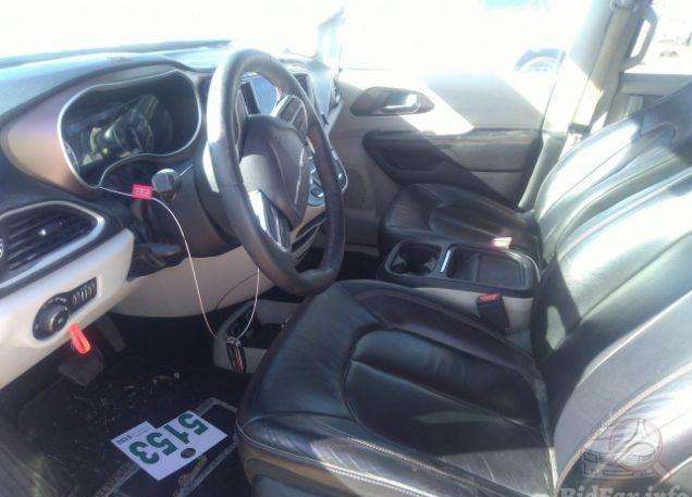 Chrysler Pacifica dalimis