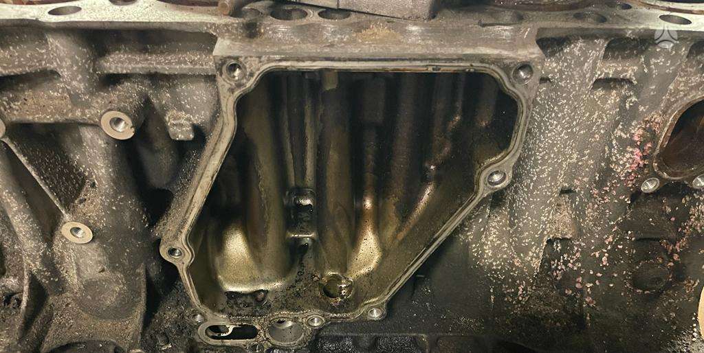 Volvo S80, D5244t, engine block